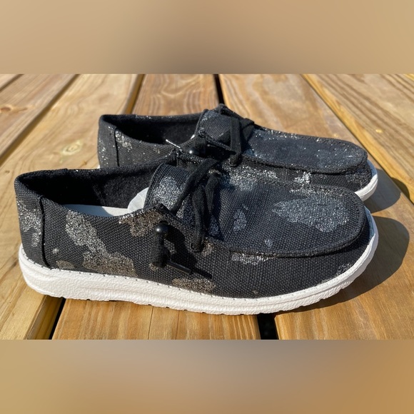 New Women's Gypsy Jazz Sparkly Cow Shoes Animal Print Slip on Sneakers size 8.5 - Picture 1 of 3